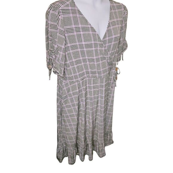 TORRID PLUS SIZE Purple, Black & White Plaid Wrap Dress 3X - Picture 3 of 16